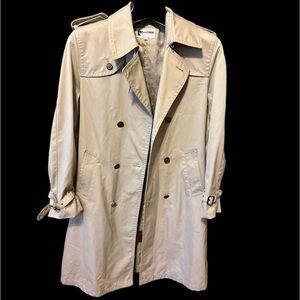 Beautiful vintage Pierre Cardin trench coat in great condition size B42 (SM)